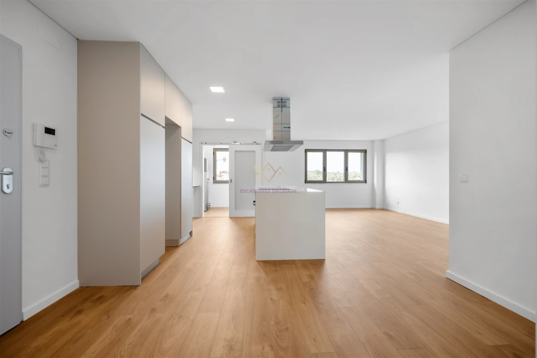 Apartamento T2 para Venda em Camarate, Unhos e Apelação Foto 1
