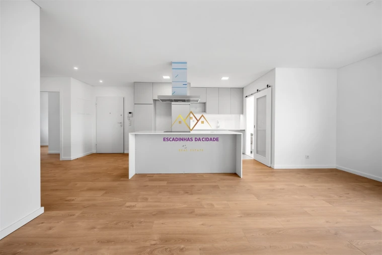Apartamento T2 para Venda em Camarate, Unhos e Apelação Foto 4
