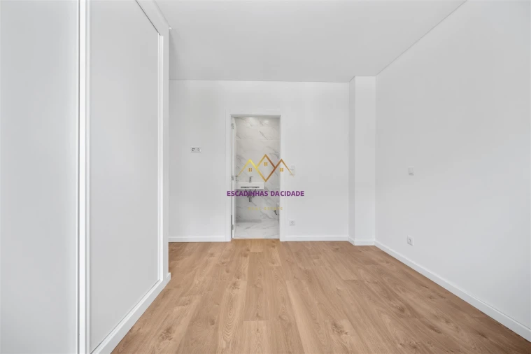Apartamento T2 para Venda em Camarate, Unhos e Apelação Foto 19