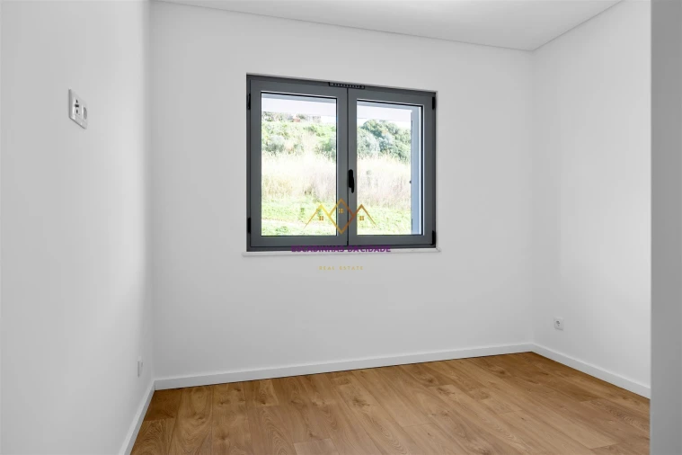 Apartamento T2 para Venda em Camarate, Unhos e Apelação Foto 24