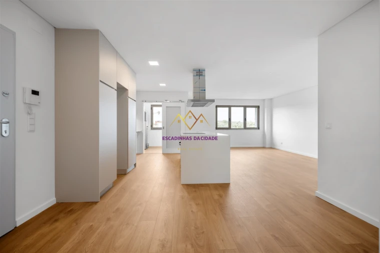 Apartamento T2 para Venda em Camarate, Unhos e Apelação Foto 6