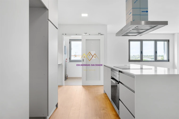 Apartamento T2 para Venda em Camarate, Unhos e Apelação Foto 11