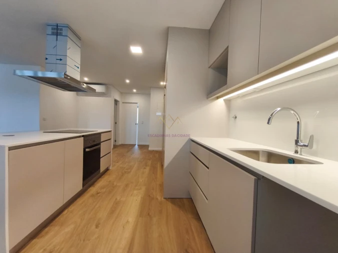Apartamento T2 para Venda em Camarate, Unhos e Apelação Foto 9