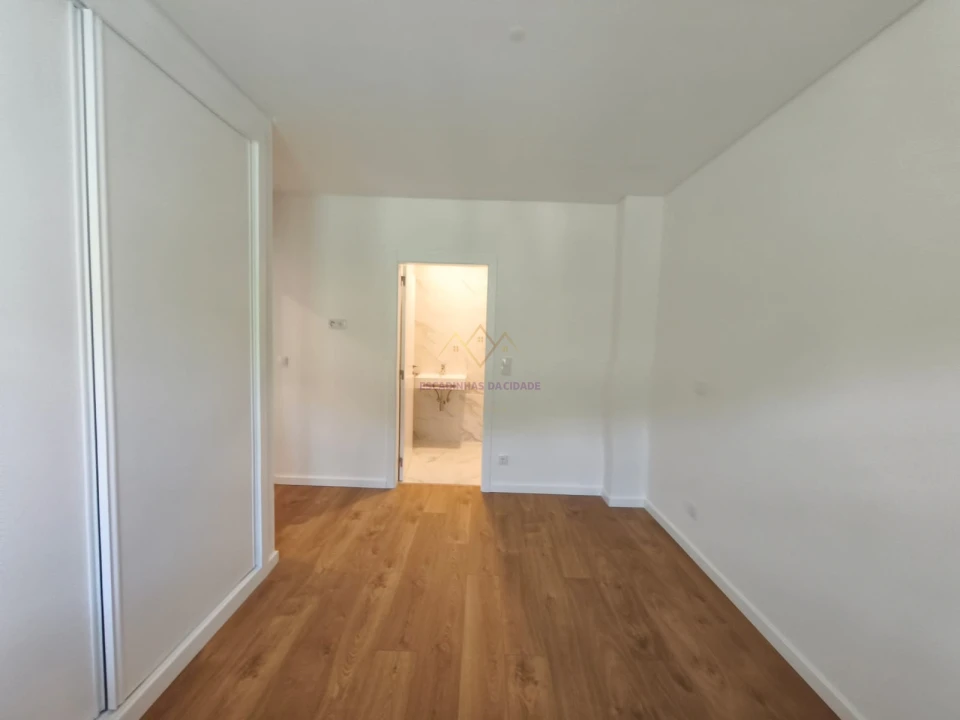 Apartamento T2 para Venda em Camarate, Unhos e Apelação Foto 27