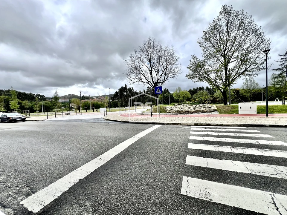 Loja para Arrendamento em Lordelo Foto 10