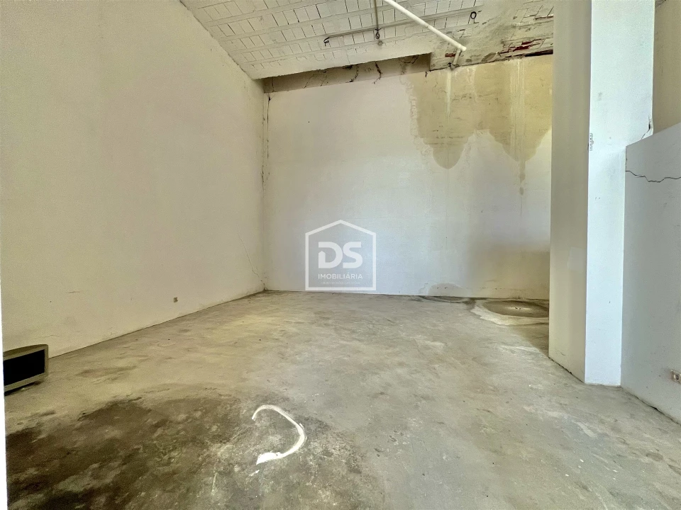 Loja para Arrendamento em Lordelo Foto 4