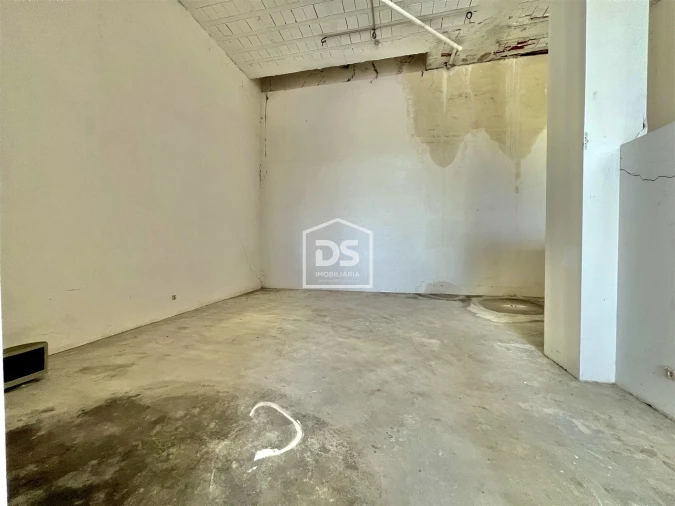 Loja para Arrendamento em Lordelo Foto 4