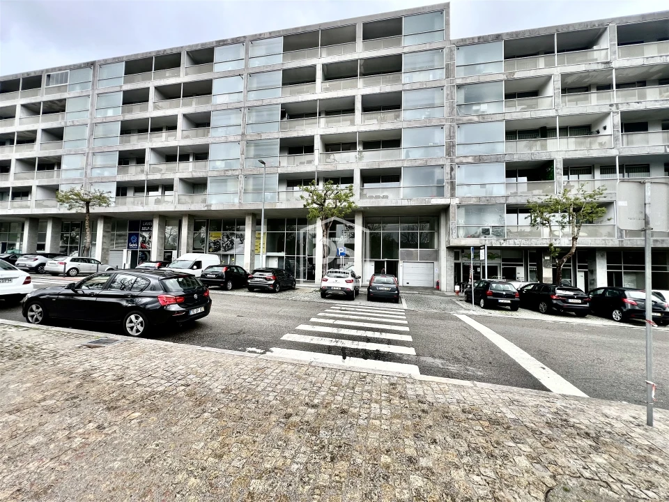 Loja para Arrendamento em Lordelo Foto 1