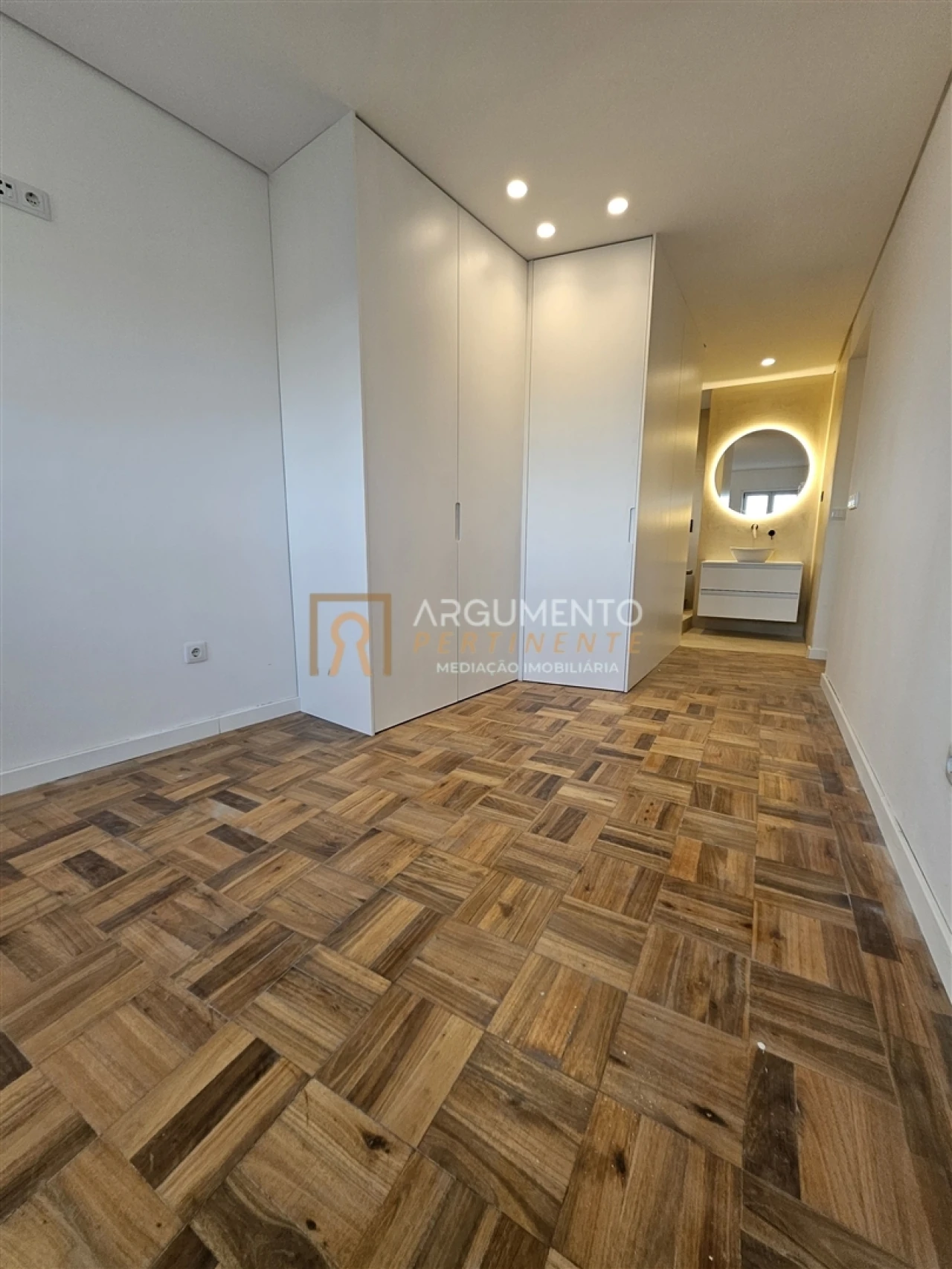 Apartamento T4 para Venda em Cedofeita, Santo Ildefonso, Sé, Miragaia, São Nicolau e Vitória Foto 2