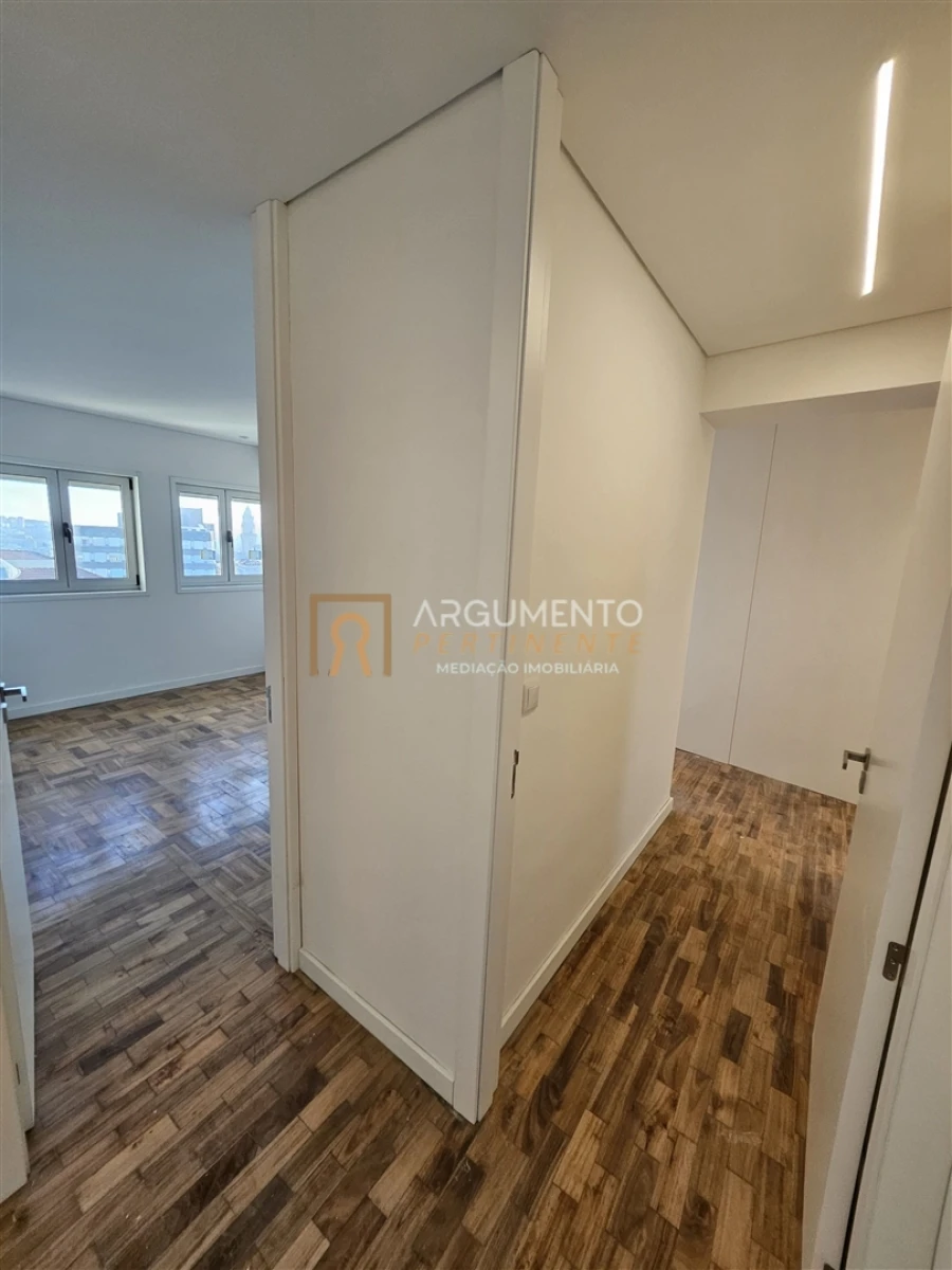 Apartamento T4 para Venda em Cedofeita, Santo Ildefonso, Sé, Miragaia, São Nicolau e Vitória Foto 3