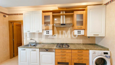 Apartamento T4 para Venda em Parque das Nações