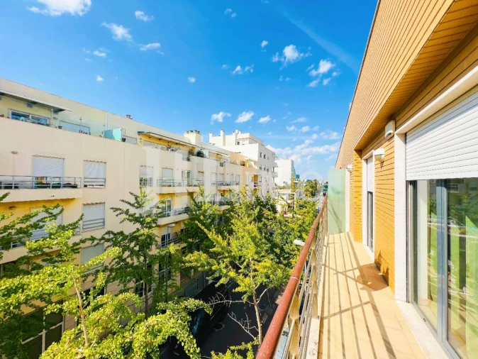 Apartamento T4 para Venda em Parque das Nações Foto 2