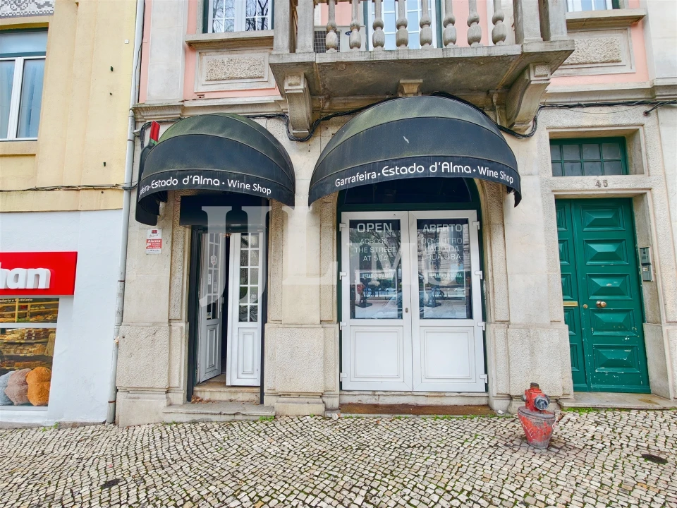 Loja para Arrendamento em Santo António Foto 1