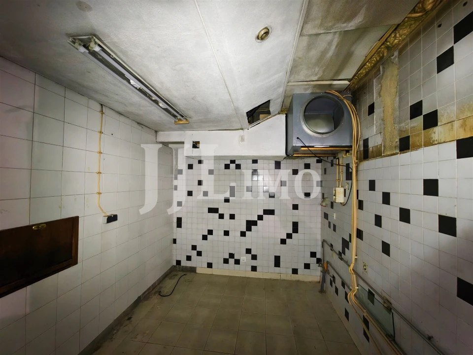 Loja para Arrendamento em Santo António Foto 11