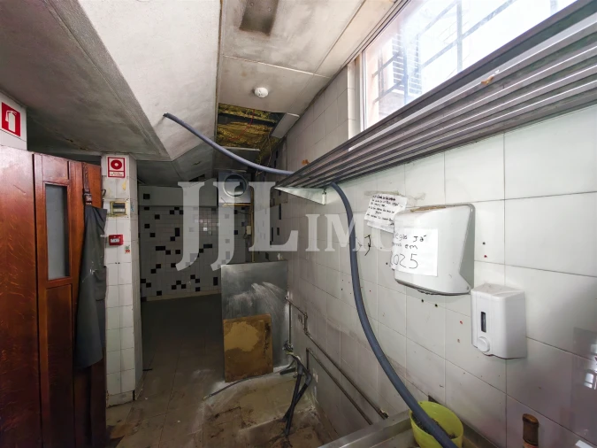 Loja para Arrendamento em Santo António Foto 6