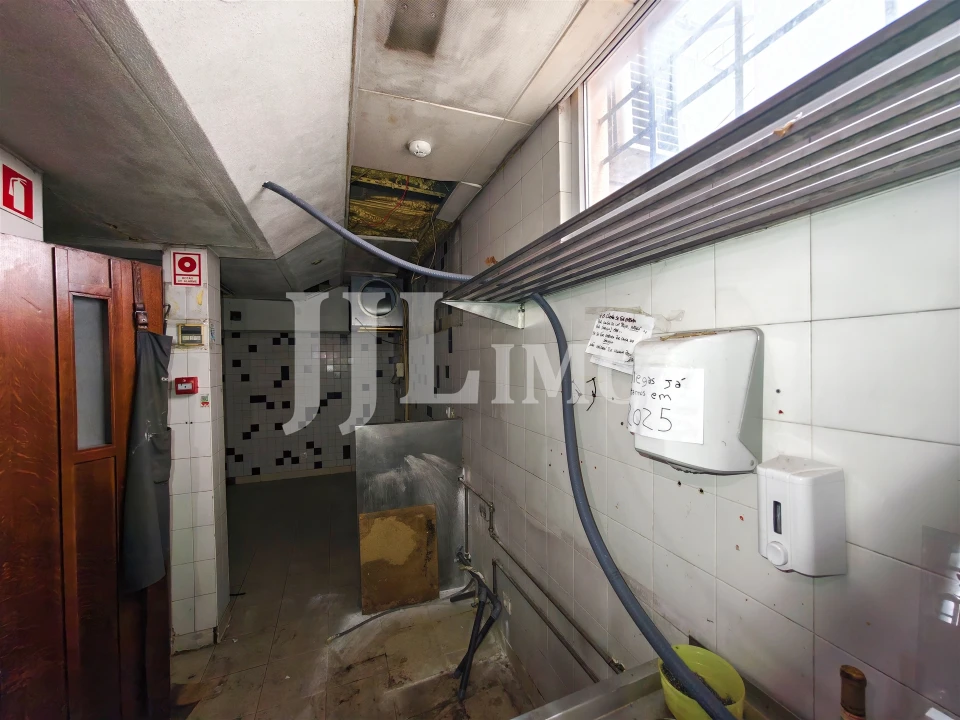 Loja para Arrendamento em Santo António Foto 6