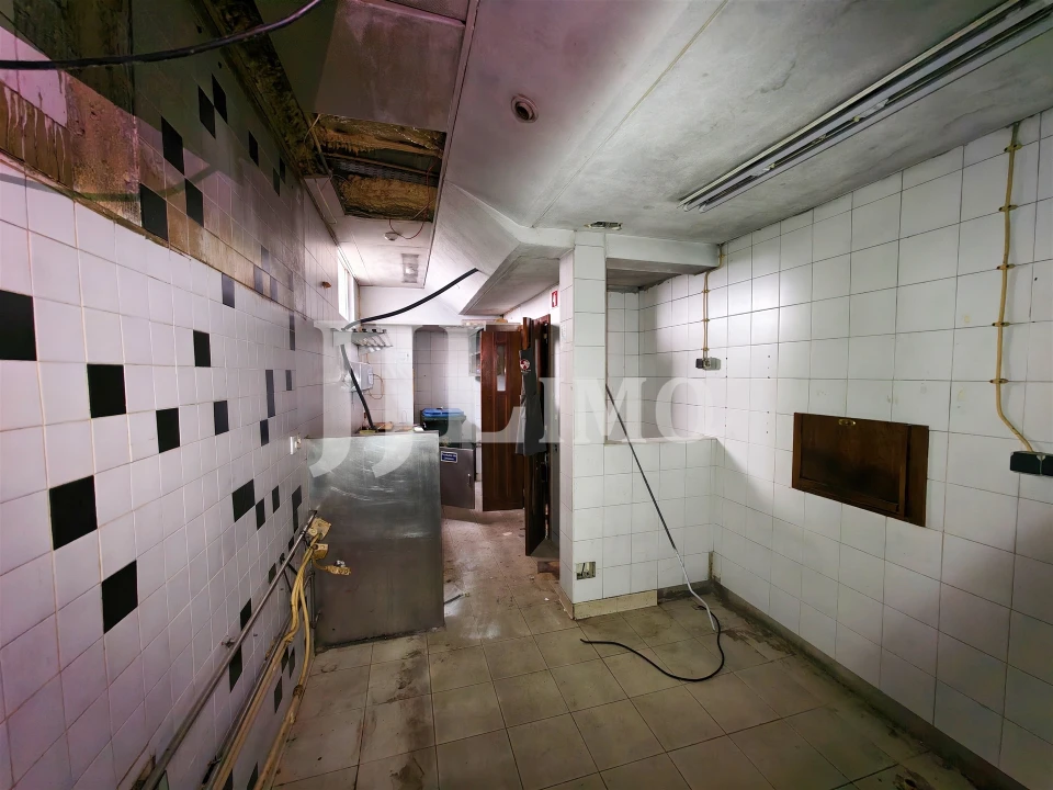 Loja para Arrendamento em Santo António Foto 12