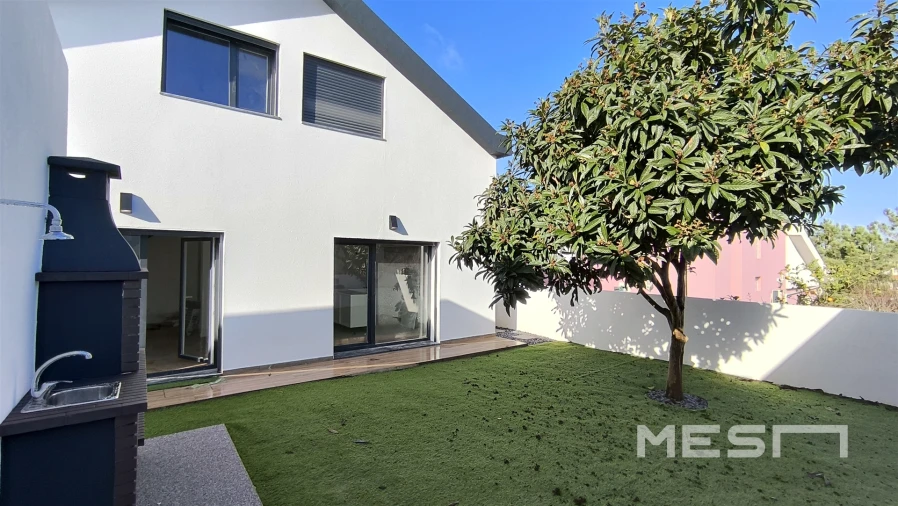 Moradia T4 para Venda em Corroios Foto 11