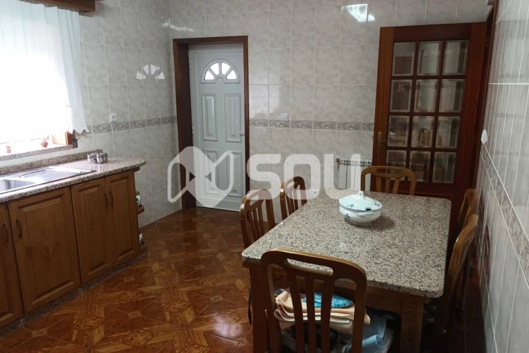 Moradia T3 para Venda em Quinchães Foto 6