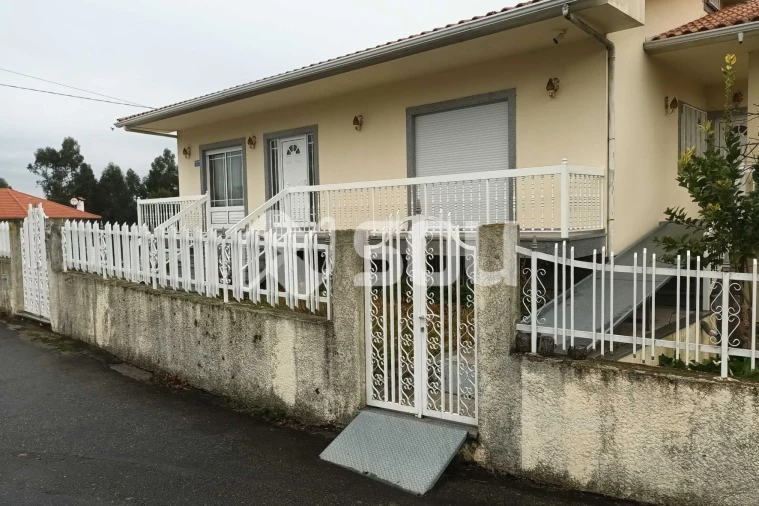 Moradia T3 para Venda em Quinchães Foto 1