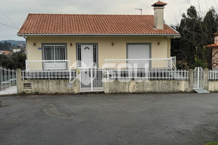 Moradia T3 para Venda em Quinchães Foto 2