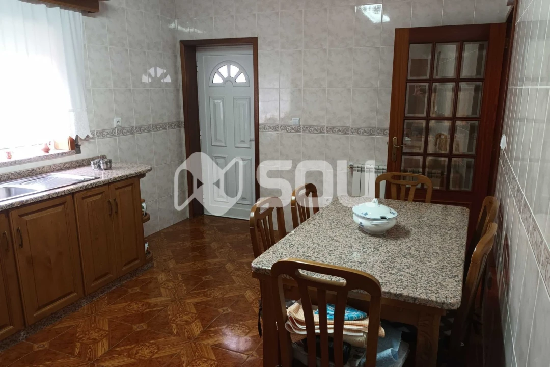 Moradia T3 para Venda em Quinchães Foto 6