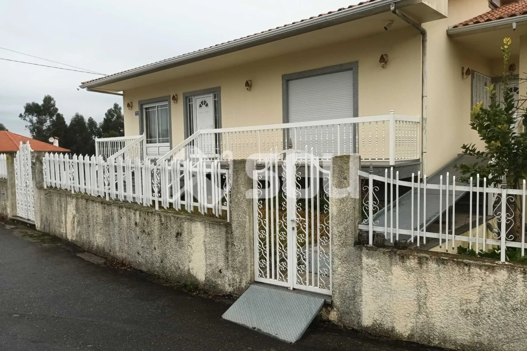 Moradia T3 para Venda em Quinchães Foto 1