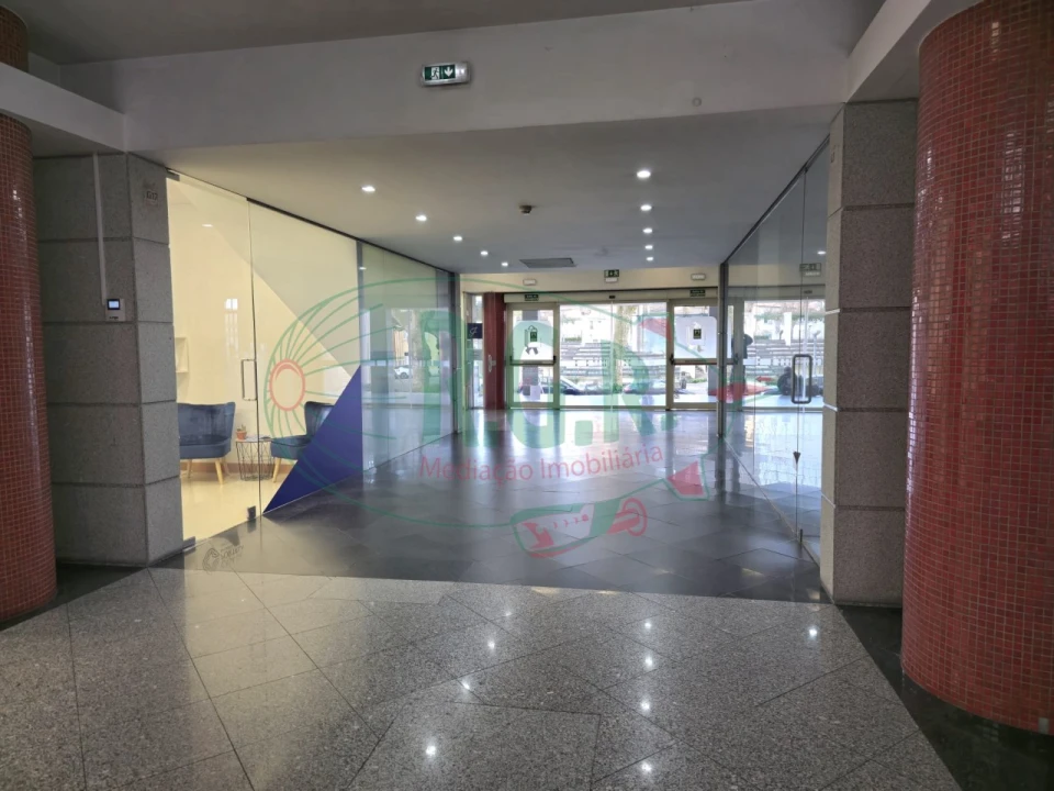 Loja para Venda em Gondomar (São Cosme), Valbom e Jovim Foto 8