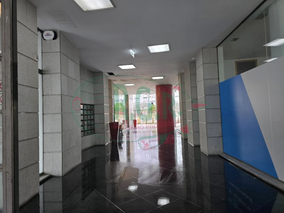 Loja para Venda em Gondomar (São Cosme), Valbom e Jovim Foto 13