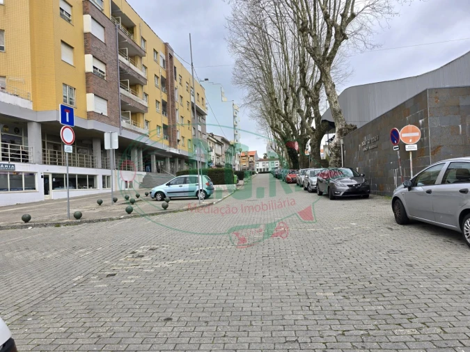 Loja para Venda em Gondomar (São Cosme), Valbom e Jovim