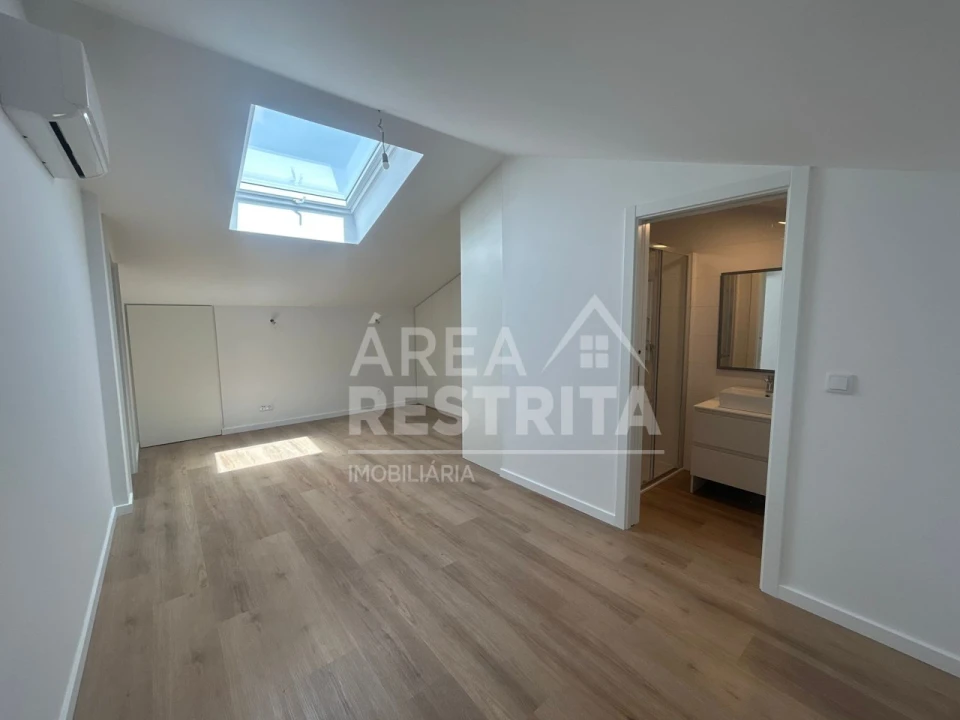 Apartamento T2 para Venda em Quinta do Conde Foto 19