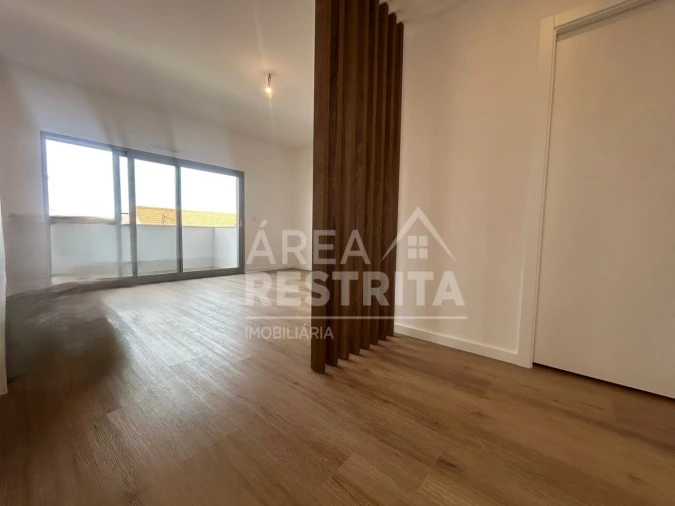 Apartamento T2 para Venda em Quinta do Conde Foto 3