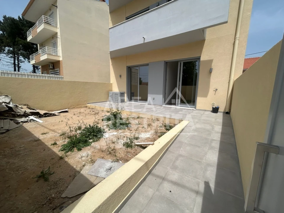 Apartamento T1 para Venda em Quinta do Conde Foto 1