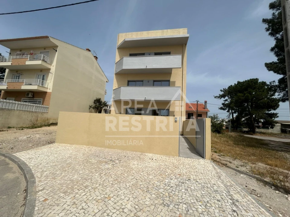 Apartamento T1 para Venda em Quinta do Conde Foto 2