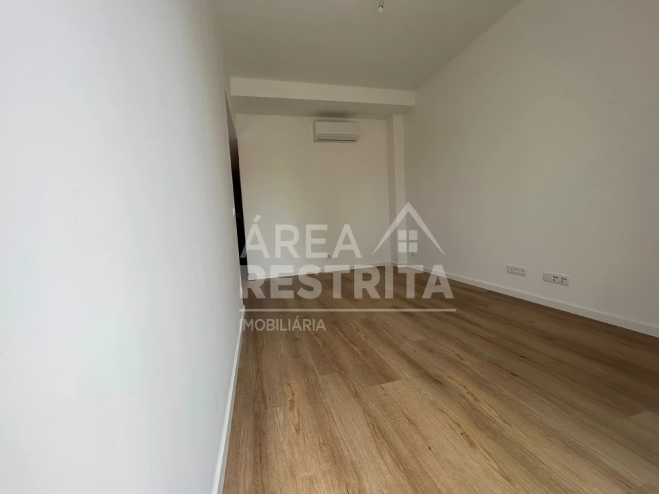Apartamento T1 para Venda em Quinta do Conde Foto 3