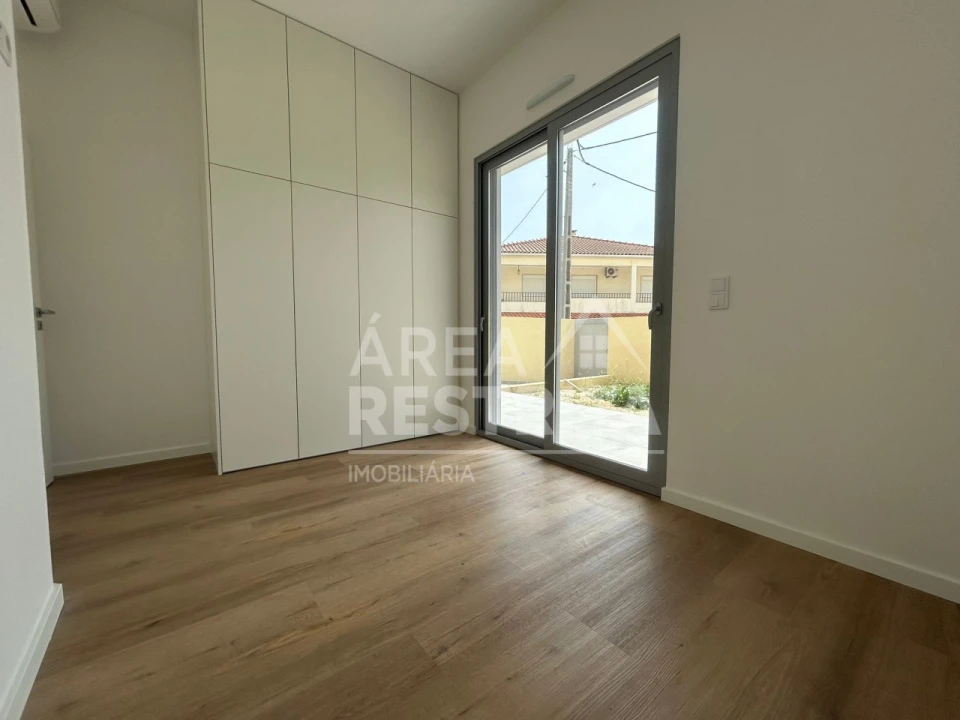 Apartamento T1 para Venda em Quinta do Conde Foto 5