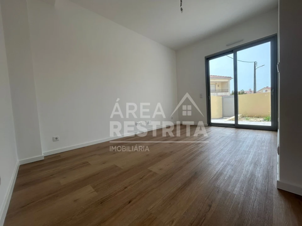 Apartamento T1 para Venda em Quinta do Conde Foto 6