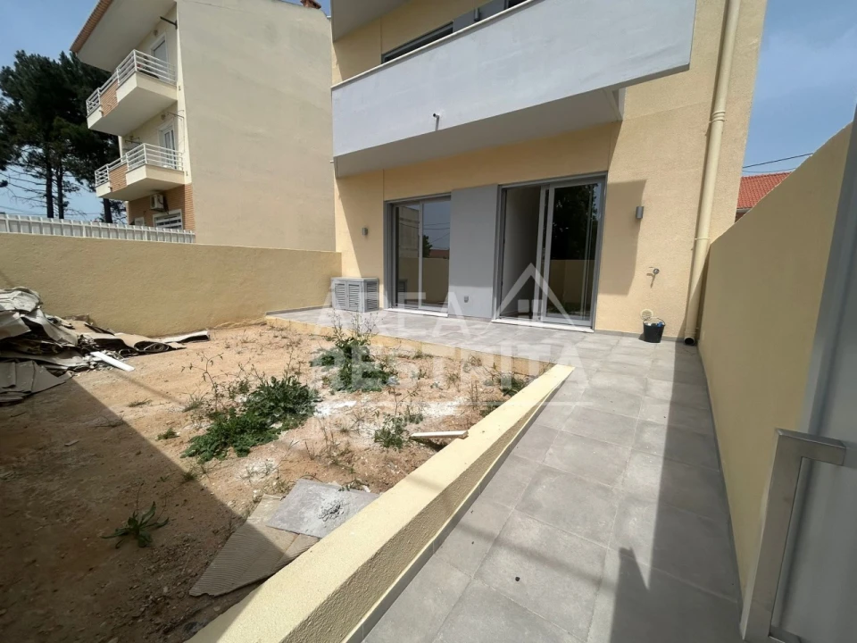 Apartamento T1 para Venda em Quinta do Conde Foto 13