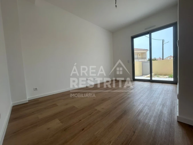 Apartamento T1 para Venda em Quinta do Conde Foto 6