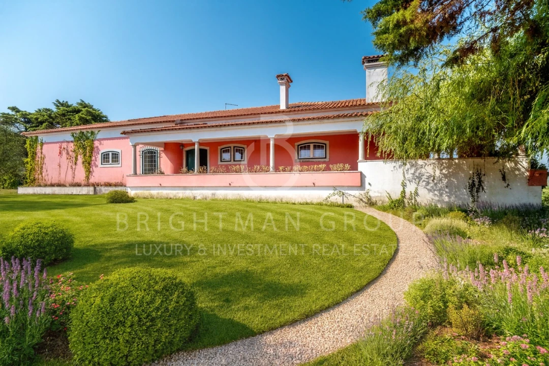 Moradia T6 para Venda em Olho Marinho Foto 1