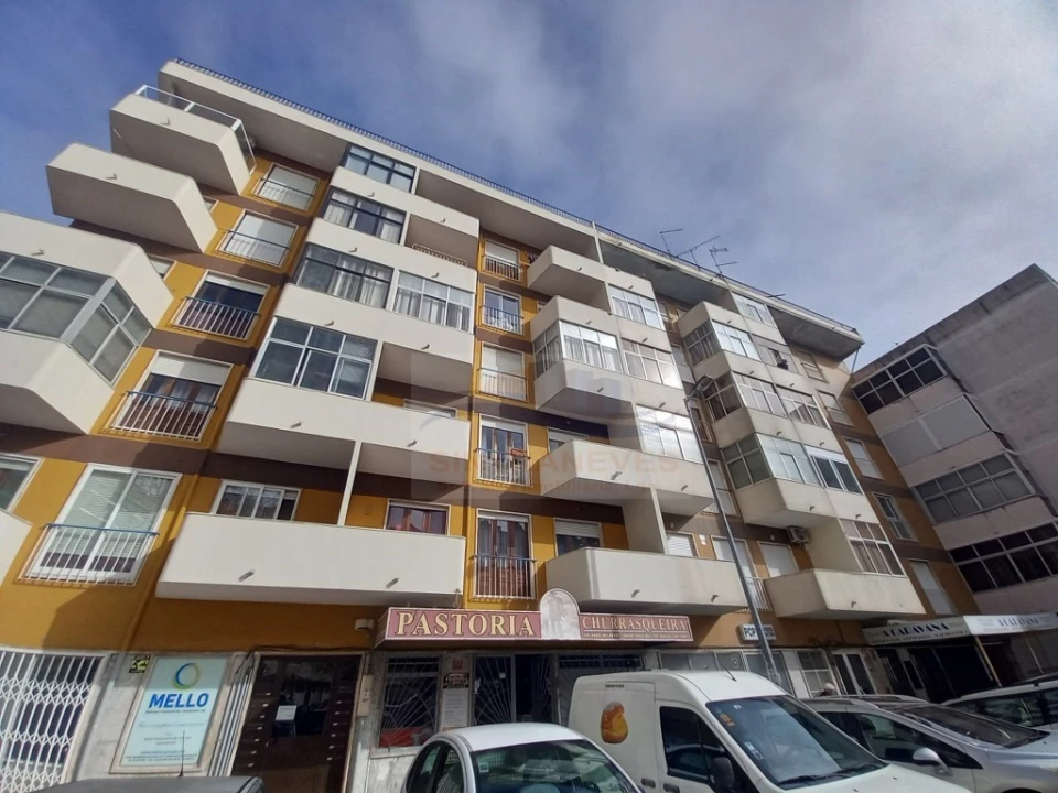 Apartamento T2 para Venda em Laranjeiro e Feijó Foto 2