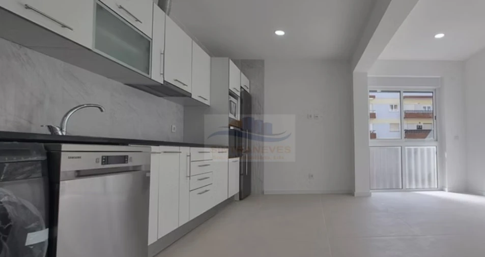 Apartamento T2 para Venda em Laranjeiro e Feijó Foto 18