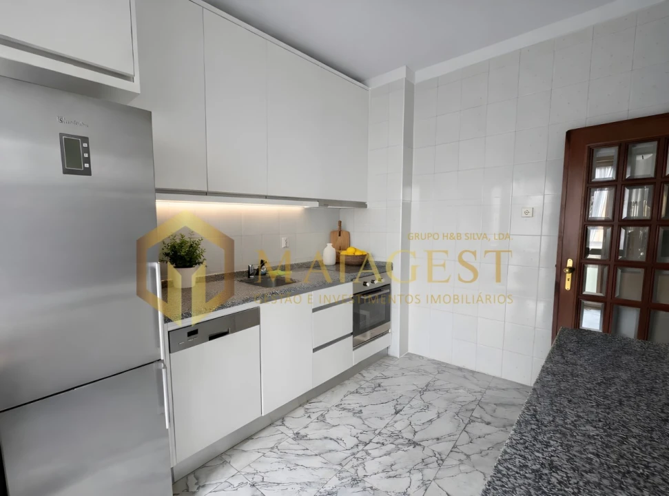 Apartamento T2 para Arrendamento em Pedrouços Foto 10