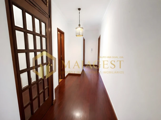 Apartamento T2 para Arrendamento em Pedrouços Foto 2