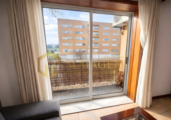 Apartamento T2 para Arrendamento em Pedrouços Foto 7