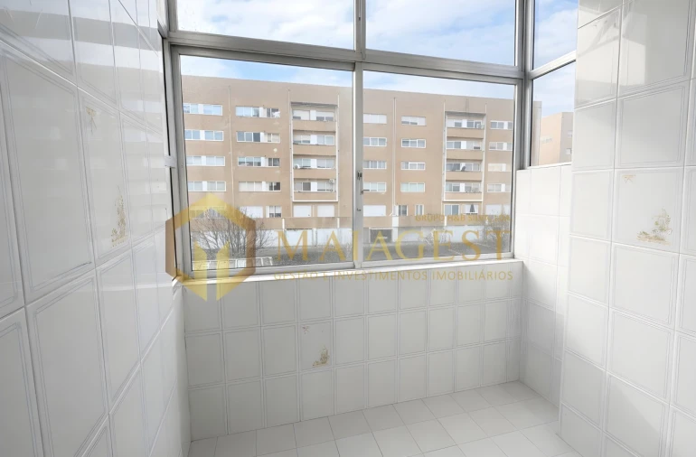 Apartamento T2 para Arrendamento em Pedrouços Foto 11