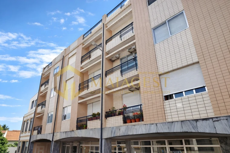 Apartamento T2 para Arrendamento em Pedrouços Foto 19