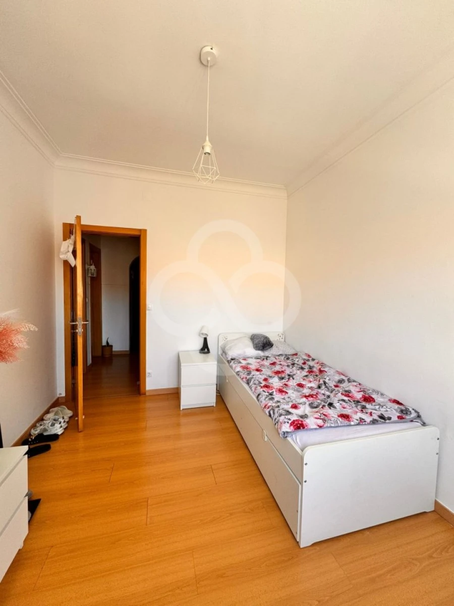 Quarto para Arrendamento em Penha de França
