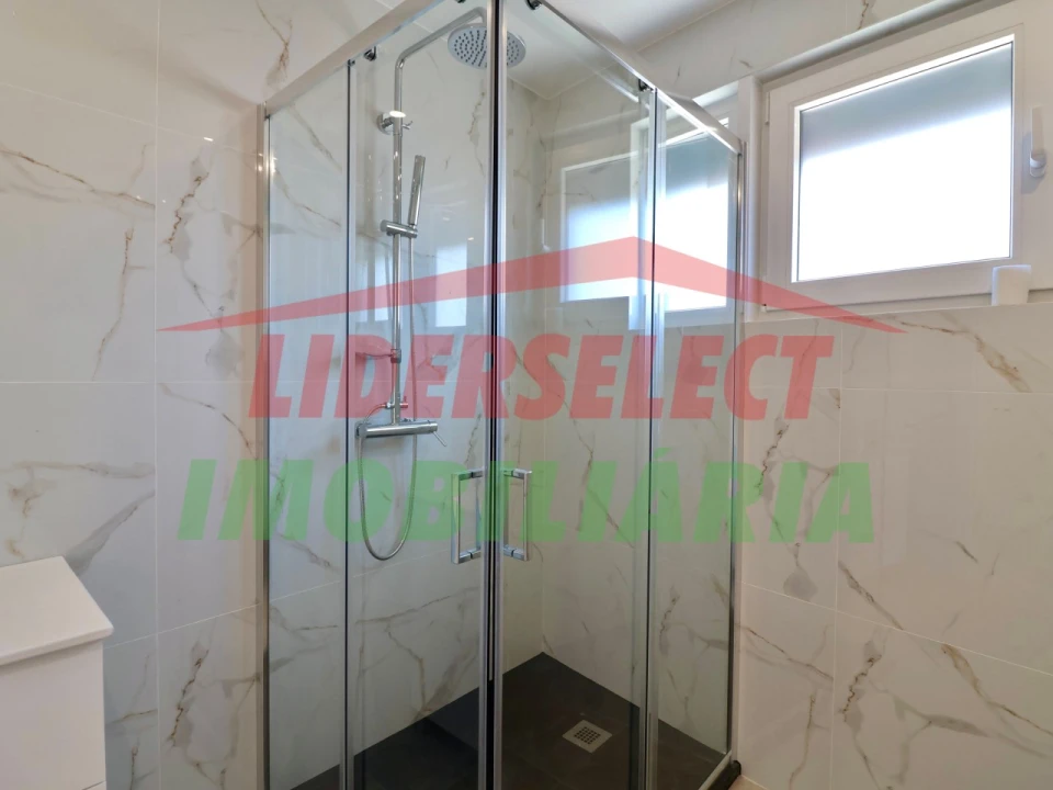 Apartamento T2 para Venda em Santa Maria, São Pedro e Matacães Foto 13