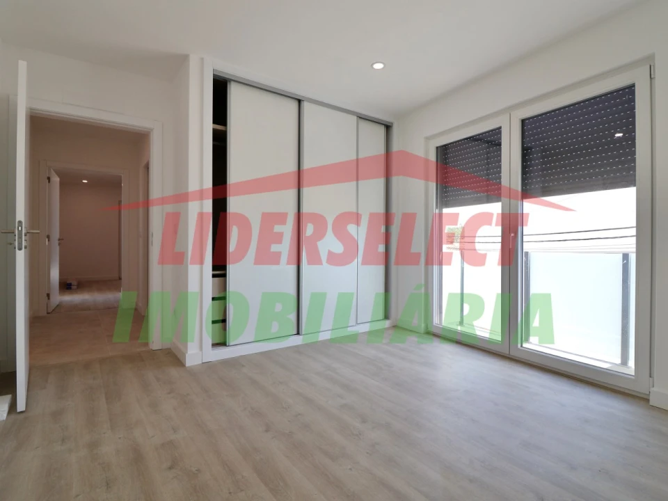 Apartamento T2 para Venda em Santa Maria, São Pedro e Matacães Foto 14